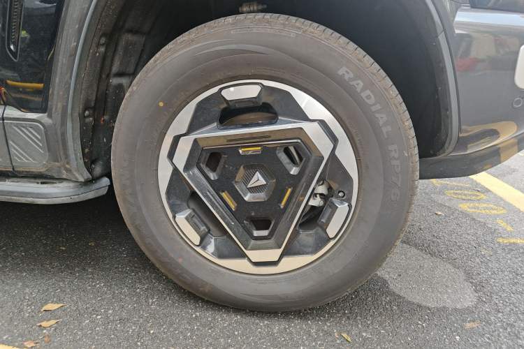 Used Deepal G318 2025 Worry-Free Cross-Country Edition Four-Wheel Drive Distant Mountains Version Right Front Wheel Hub