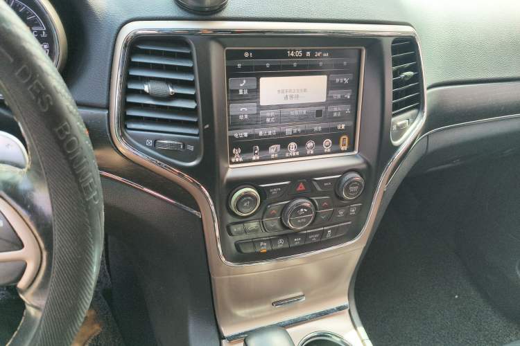 Used Jeep Grand Cherokee 2016 3.0L Comfort Navigation Edition Audio And AC Panel