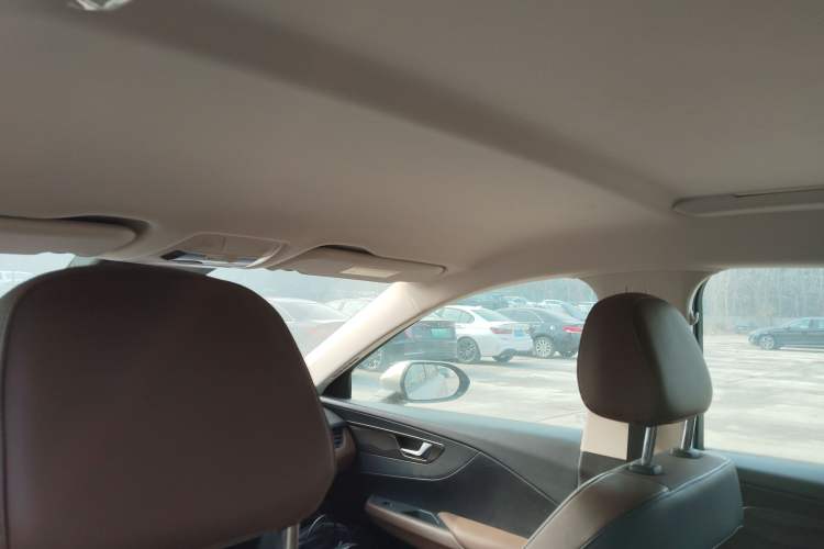 Used Hongqi E-QM5 2022 431 km Charge & Enjoy Edition
