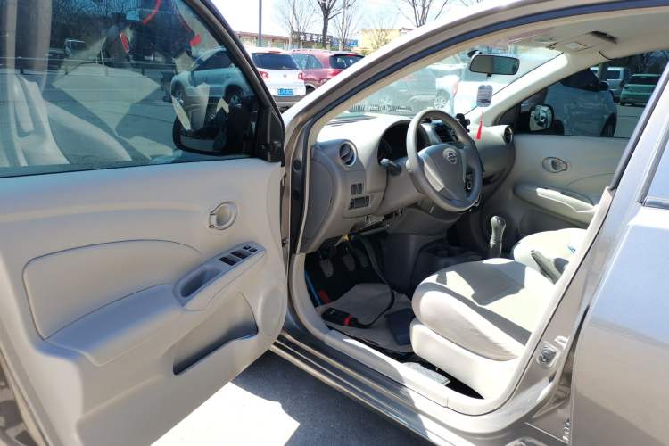 Used Nissan Sunny 2015 1.5XE Manual Comfort Edition Driver Seat