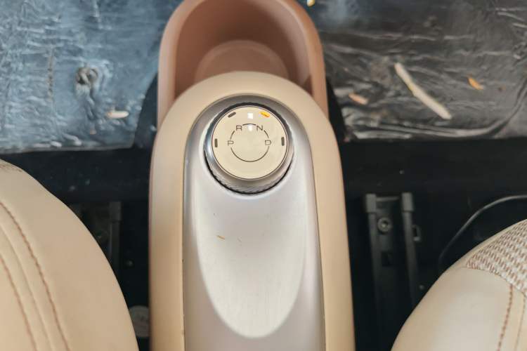 Used Wuling Hongguang MINIEV 2025 Four-Door Version Premium Edition Gear Lever