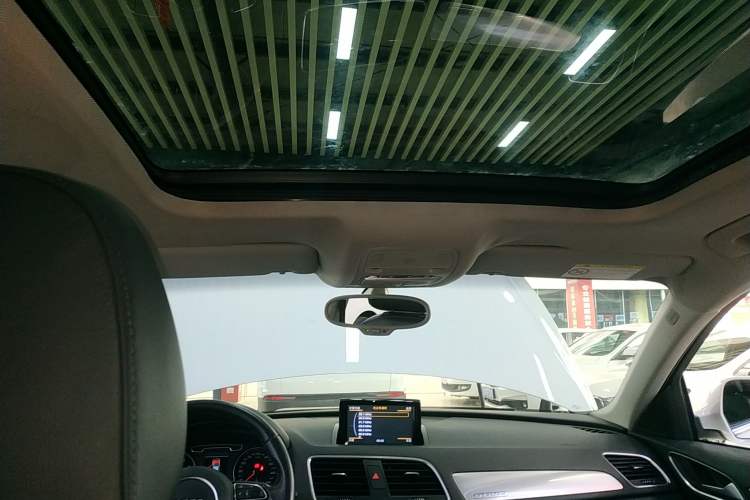 Used Audi Q3 2015 35 TFSI quattro Technology Edition Headliner