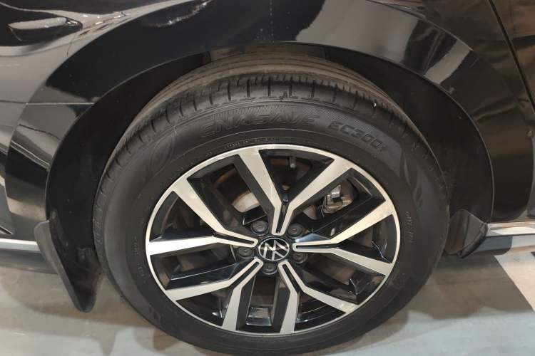 Used Volkswagen Magotan 2020 330TSI DSG Leading Model Right Rear Wheel Hub