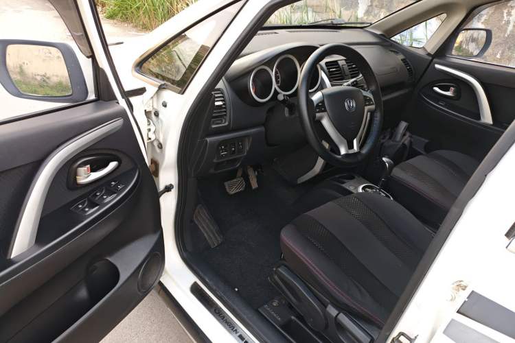 Used CHANGAN CX20 2014 1.4L IMT Sunroof Navigation Version China IV Standard Driver Seat