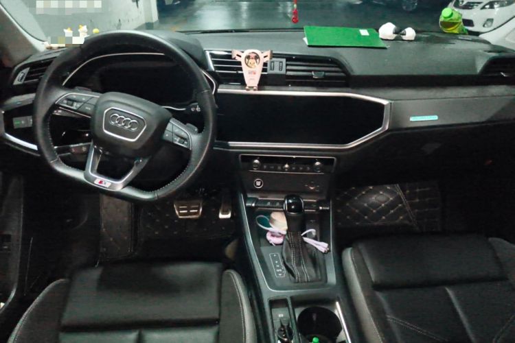 Used Audi Q3 2020 45 TFSI quattro Fashion Dynamic Model Center Console