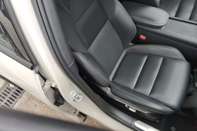 Used Lynk & Co 06 2025 Renew 1.5T Halo Right Front Seat