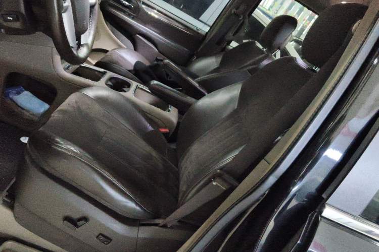 Used Chrysler Grand Voyager 2014 3.6L Comfort Edition Left Front Seat