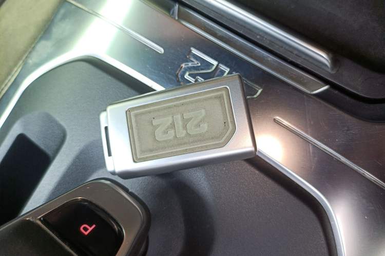 Used 212 T01 2024 2.0T Explorer
