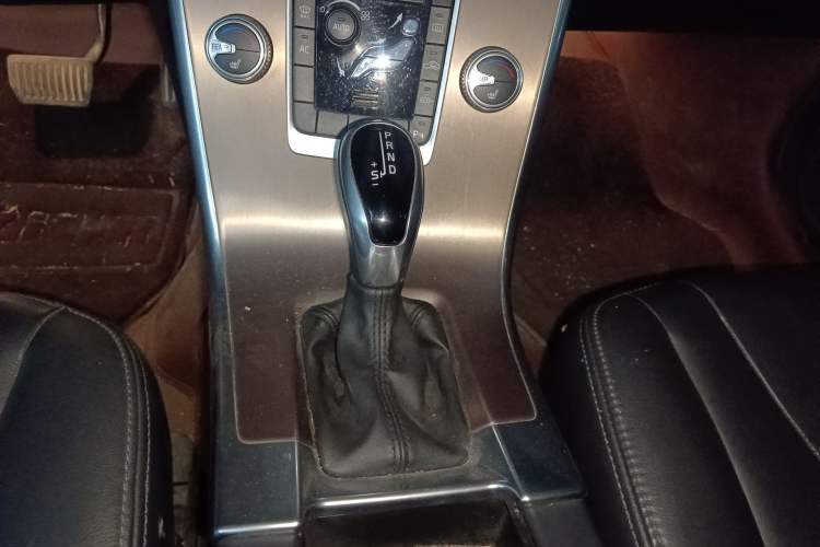 Used Volvo XC60 2017 T5 Smart Upgrade Edition Gear Lever