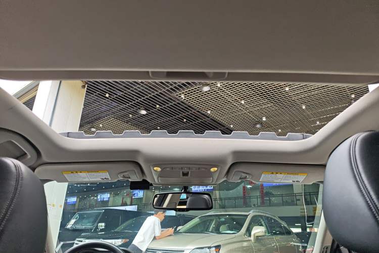 Used Infiniti Q50L 2018 2.0T Enjoyment Version China VI Standard Headliner