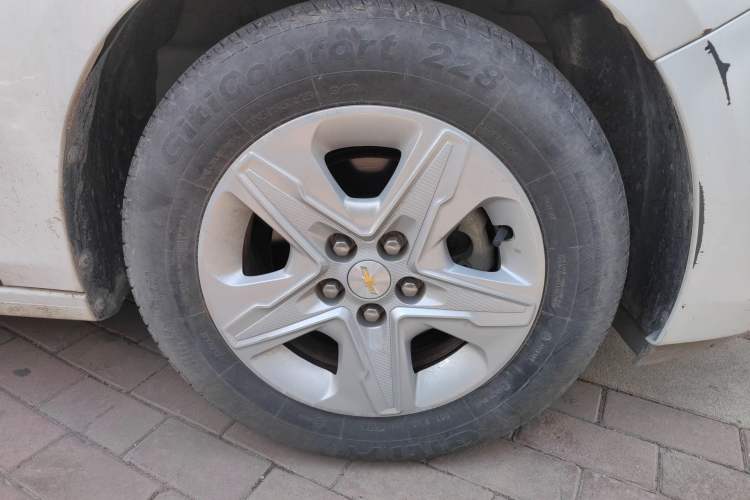 Used Chevrolet Cavalier 2016 1.5L Automatic Enjoyment Edition Right Front Wheel Hub