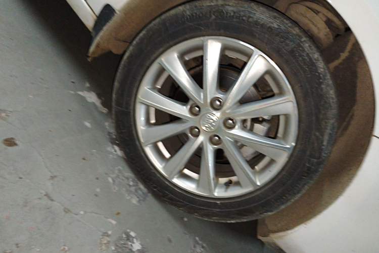 Used Buick Verano 2015 Sedan 20T Dual-Clutch Elite Model Right Front Wheel Hub