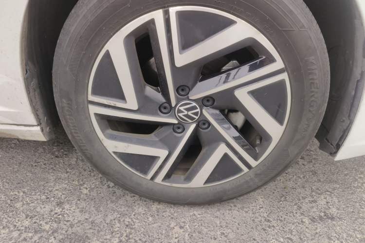 Used Volkswagen Sagitar 2023 300TSI DSG Excellence Edition Right Front Wheel Hub