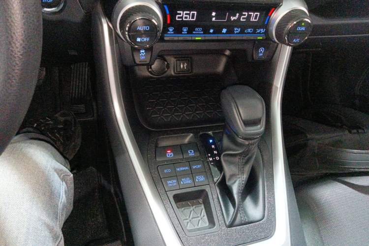 Used Toyota RAV4 2022 2.0L CVT 4x4 Fashion Edition
