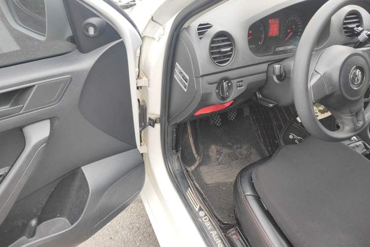 Used Volkswagen Jetta 2013 1.6L Manual Fashion Edition
