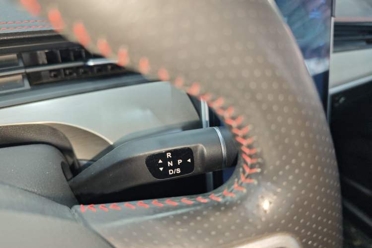 Used NETA V 2022 Chao 300 Lite Ternary Lithium Gear Lever