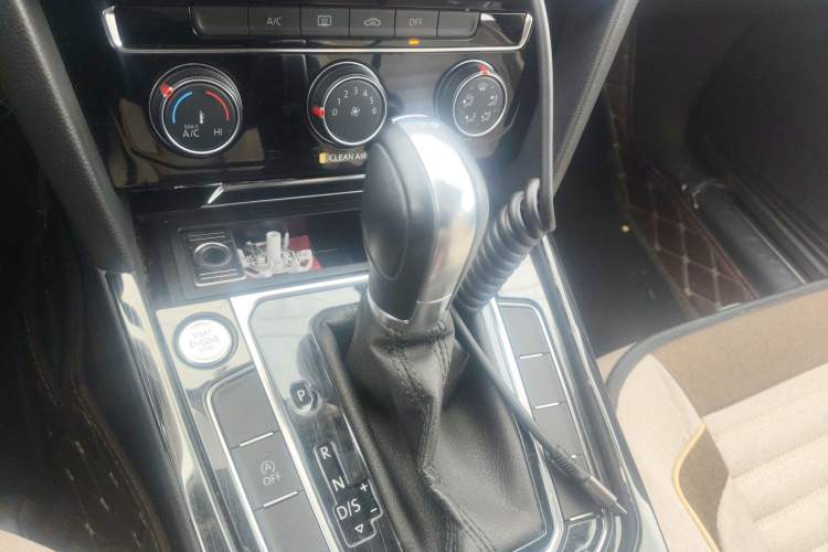 Used Volkswagen Magotan 2019 330TSI DSG Leading Edition China V Standard Gear Lever