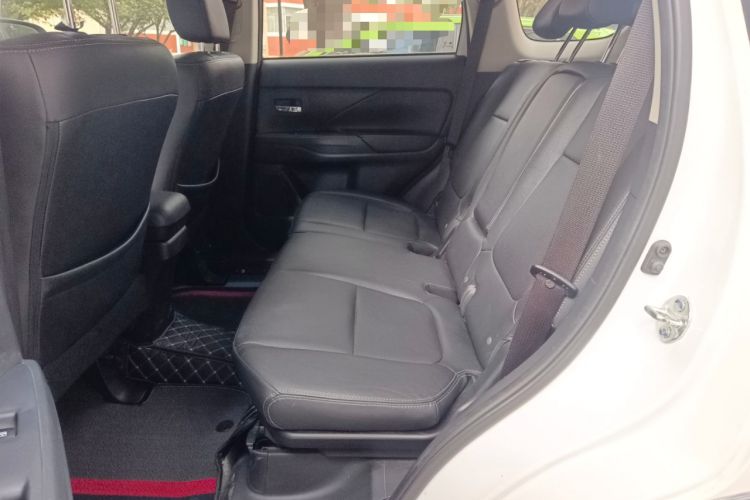 Used Mitsubishi Outlander 2017 2.0L Two-Wheel Drive Glory Edition 5 Seats Left Rear Seat