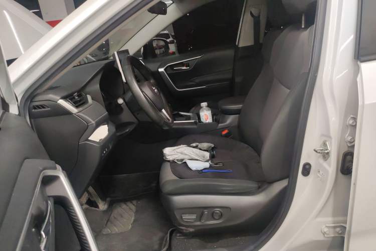 Used Toyota RAV4 2021 2.0L CVT Two-Wheel Drive Fashion Edition