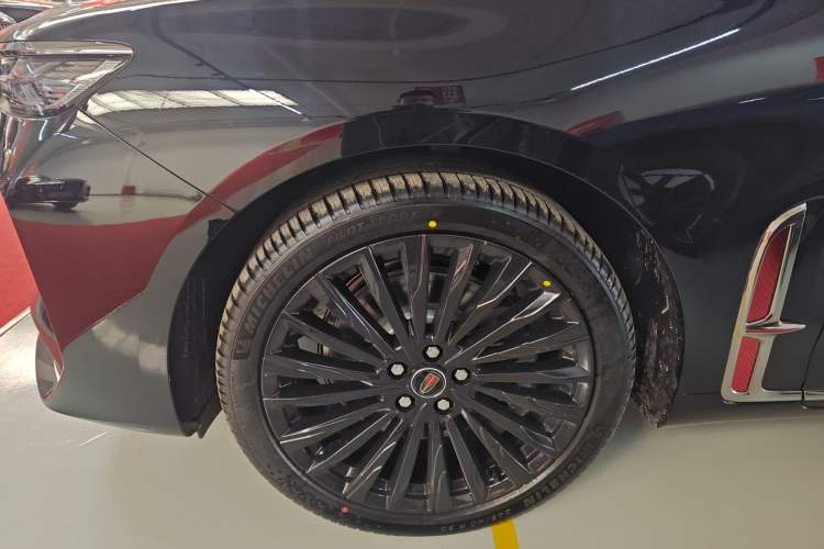 Used Hongqi H9 2025 Model Facelifted 2.0T Two-Wheel Drive Flag-Style Private Enjoyment Fashion Edition, 5 Seats