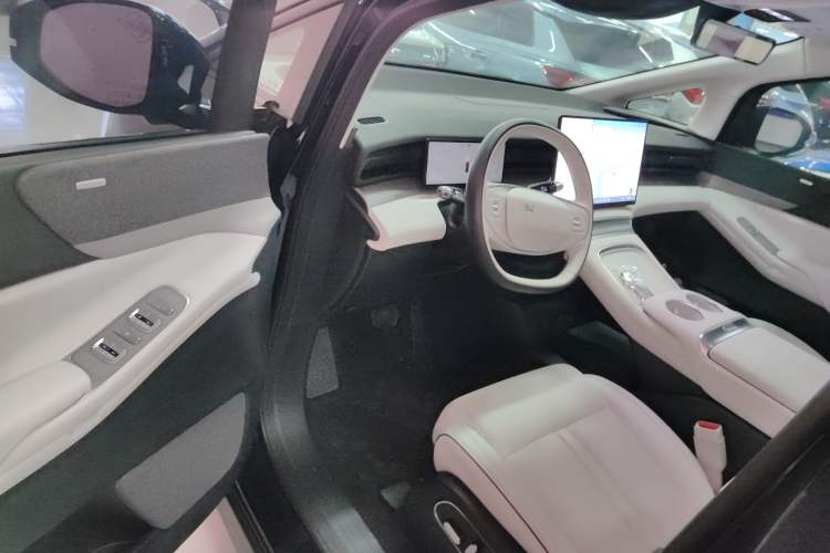 Used XPeng X9 2024 702 Ultra-Long Range Pro
