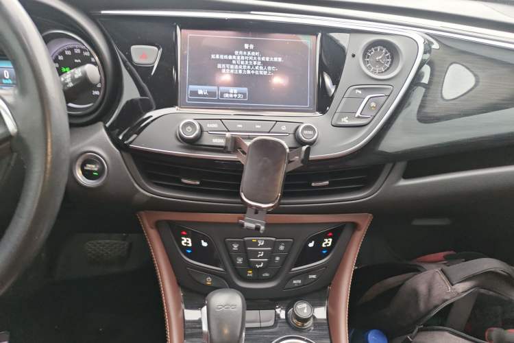 Used Buick Envision 2018 20T Two-Wheel Drive Luxury Model Audio And AC Panel