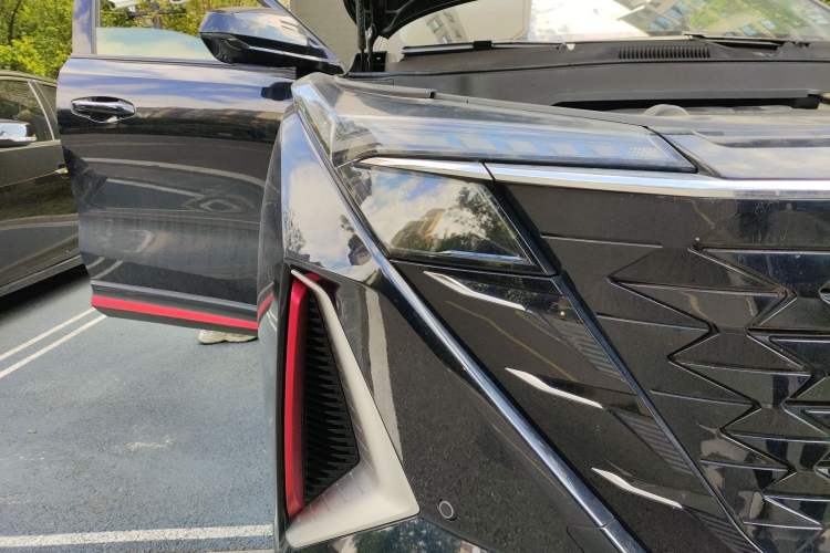 Used CHANGAN OSHAN Z6 2023 Blue Whale 1.5T DCT Smart Luxury Model
