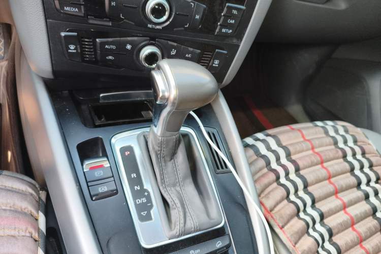 Used Audi Q5 2015 40 TFSI Trendy Edition Gear Lever