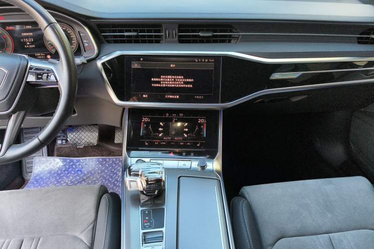 Used Audi A6L 2024 40 TFSI Luxury Dynamic Edition Audio And AC Panel