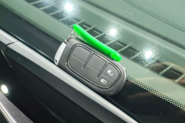 Used Jeep Cherokee 2020 2.0T Four-Wheel Drive Elite Edition Vehicle Key