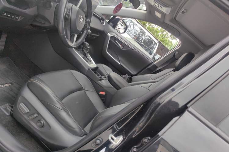 Used Toyota Wildlander 2022 2.0L CVT 4x4 Luxury PLUS Edition