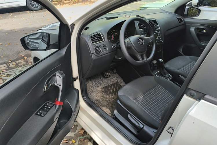 Used Volkswagen Polo 2014 1.6L Automatic Comfort Edition