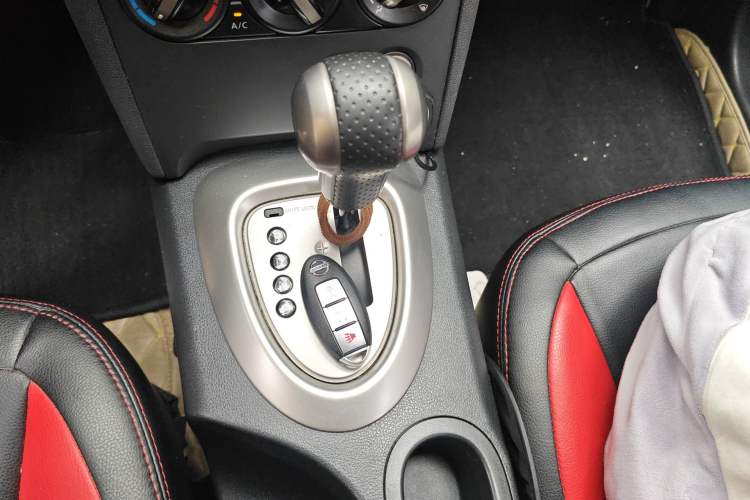 Used Nissan Qashqai 2012 2.0 XL Fire CVT 2WD Gear Lever