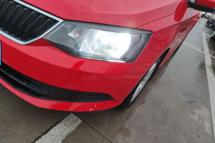 Used Skoda Fabia 2016 1.4L Automatic Car Enjoy Edition Left Front Headlight