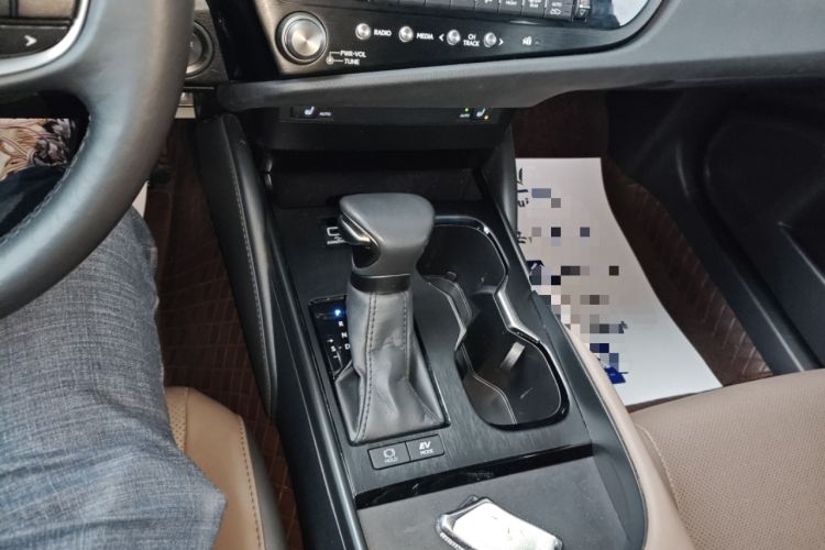 Used Lexus ES 2022 300h Excellence Edition Gear Lever