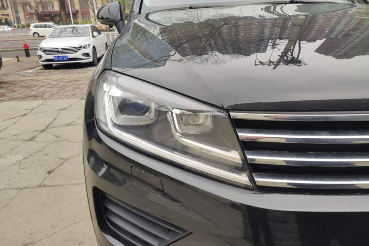 Used Volkswagen Touareg 2017 3.0 TSI Touareg Edition Right Front Headlight