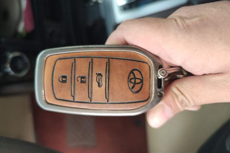 Used Toyota Prado 2010 2.7L Automatic Deluxe Edition Vehicle Key