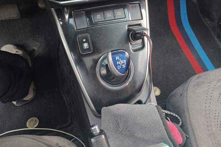 Used Toyota Corolla 2016 Dual-Engine 1.8L E-CVT Leading Edition Gear Lever