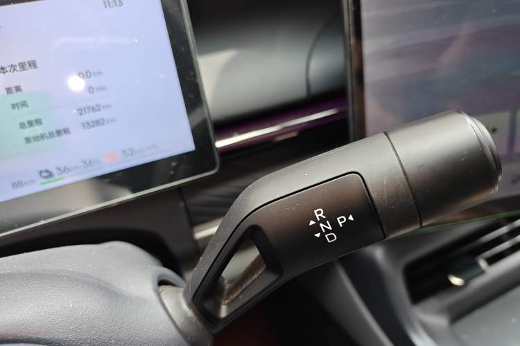 Used Lynk & Co 07 2024 EM-P 126 Long-Range Pro Gear Lever