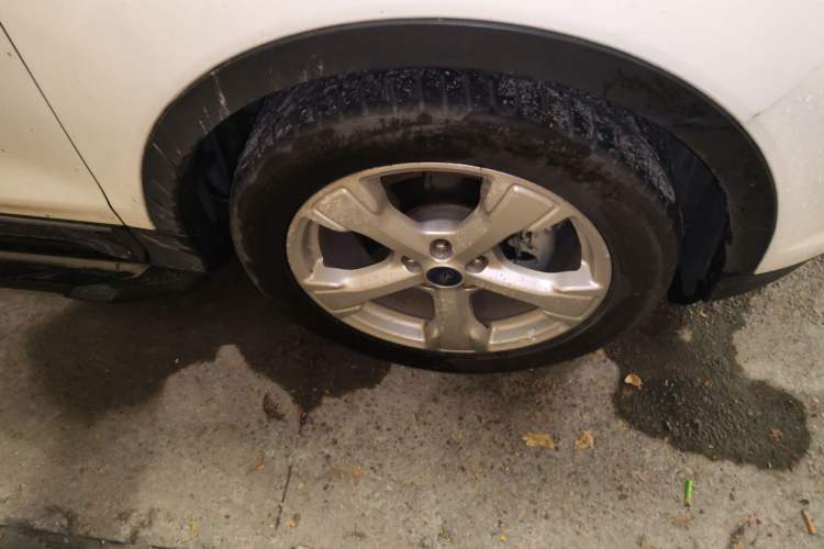 Used Ford Kuga 2018 Facelifted EcoBoost 180 Two-Wheel Drive Luxury Wing Edition Right Front Wheel Hub