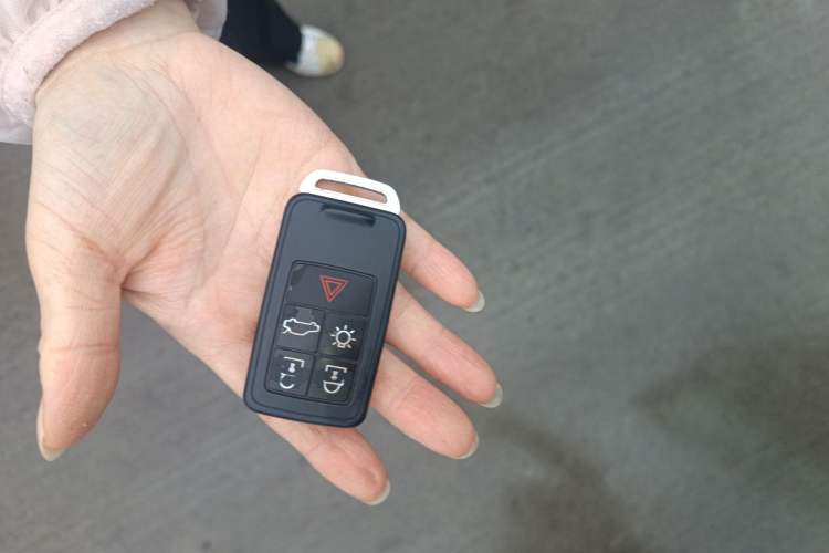 Used Volvo V40 2016 T4 Smart Luxury Edition