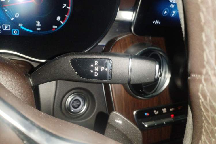 Used Mercedes-Benz GLC 2021 GLC 300 L 4MATIC Dynamic Model Gear Lever