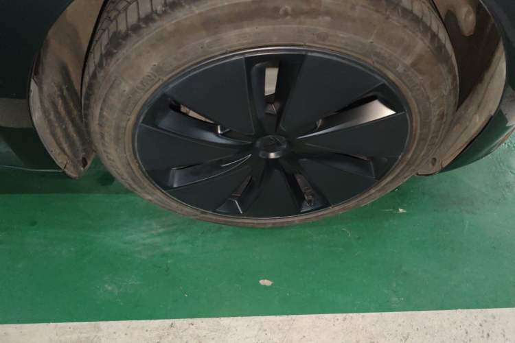 Used Tesla Model 3 2023 Rear-Wheel-Drive Version Right Front Wheel Hub