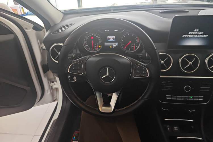 Used Mercedes-Benz GLA 2018 GLA 200 Sport Edition Steering Wheel