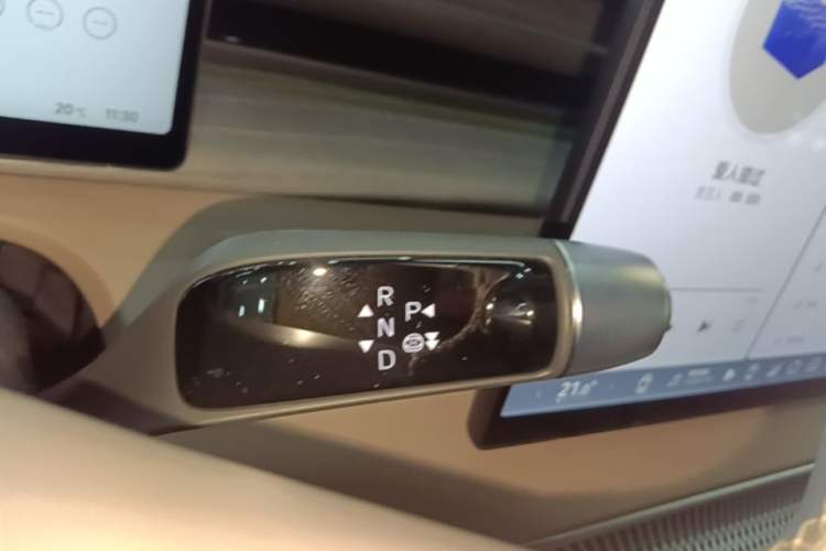 Used XPeng X9 2025 740 Ultra-Long Range Max Gear Lever