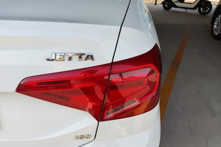 Used Volkswagen Jetta 2017 1.5L Manual Fashion Edition
