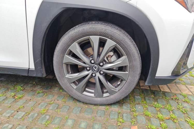 Used Lexus UX 2020 260h F SPORT Version Right Front Wheel Hub