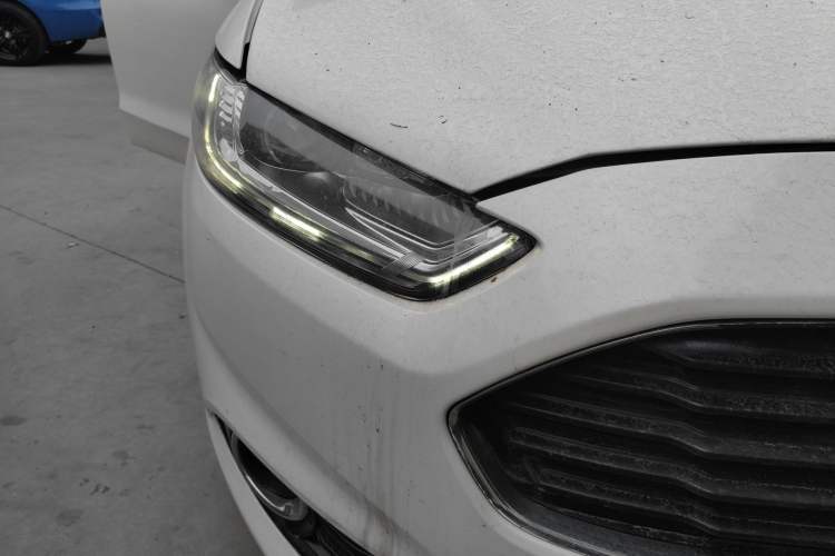 Used Ford Mondeo 2013 2.0L GTDi 200 Luxury Model Right Front Headlight