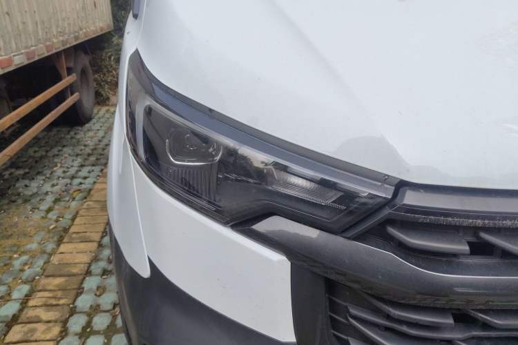 Used Ford Transit 2023 2.0T Diesel Manual Multifunction Commercial Vehicle Short Wheelbase Low Roof 5/6 Seats Right Front Headlight