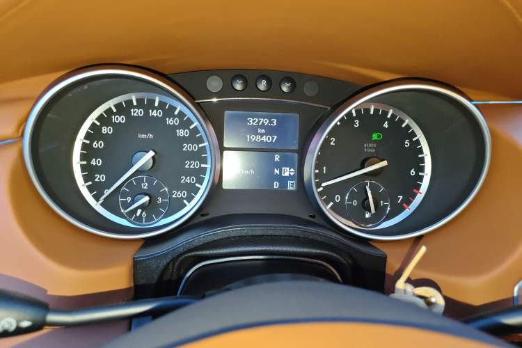 Used Mercedes-Benz R-Class 2015 R 320 4MATIC Luxury Model
